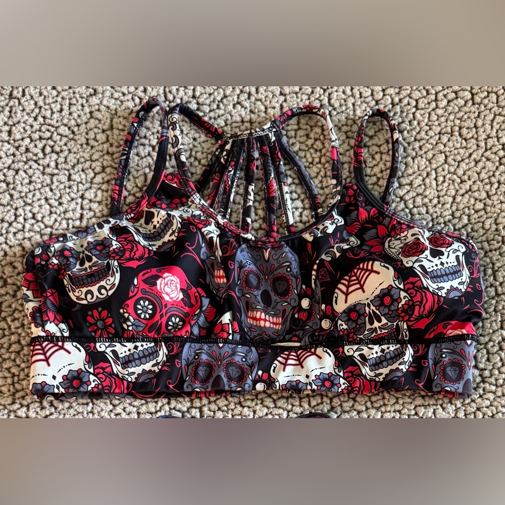 CVG Constantly Varied Gear OG Skulls & Roses Strappy Back Sports Bra Size Large